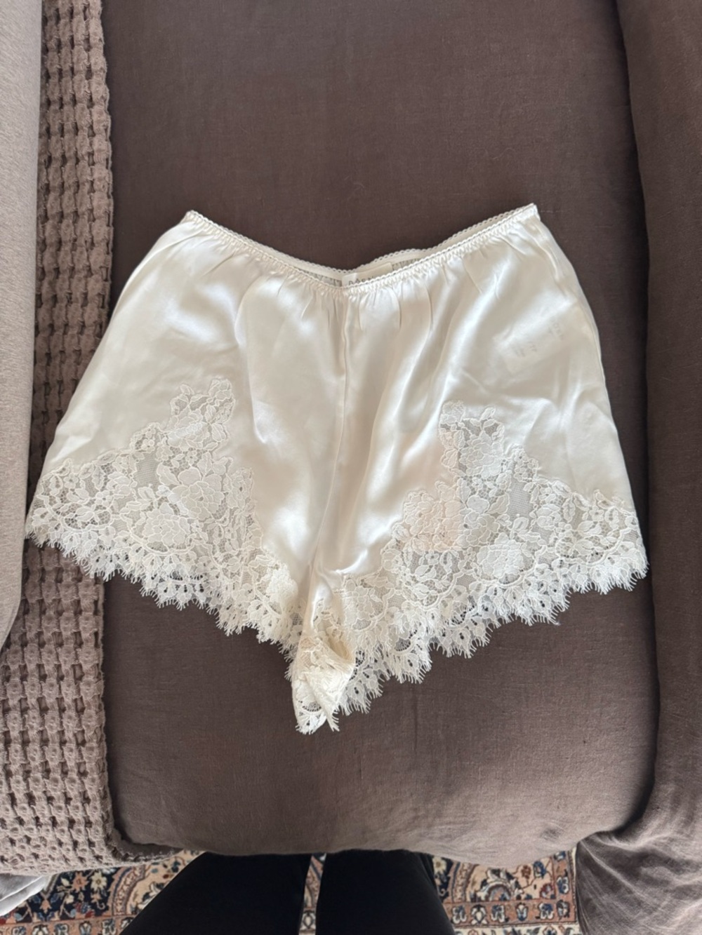 Doen Ivory Satin Lace Trim Sleep Shorts